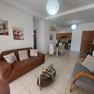 κάντε κράτηση εδώ